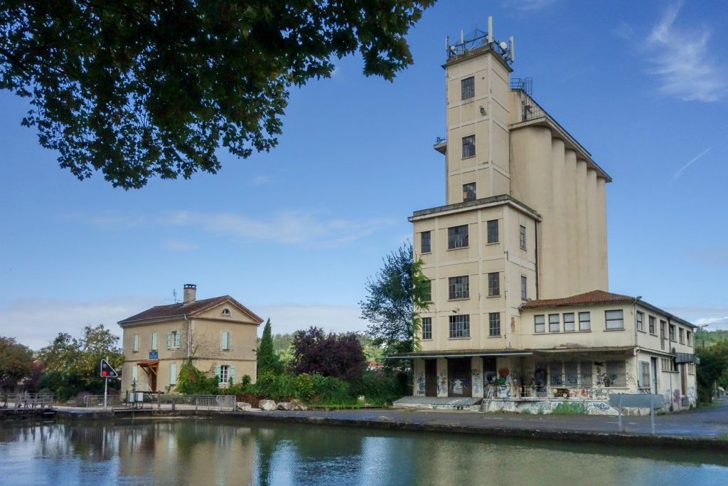 Friche industrielle à la sortie de Moissac